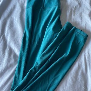 Lulu lemon wunder under tights